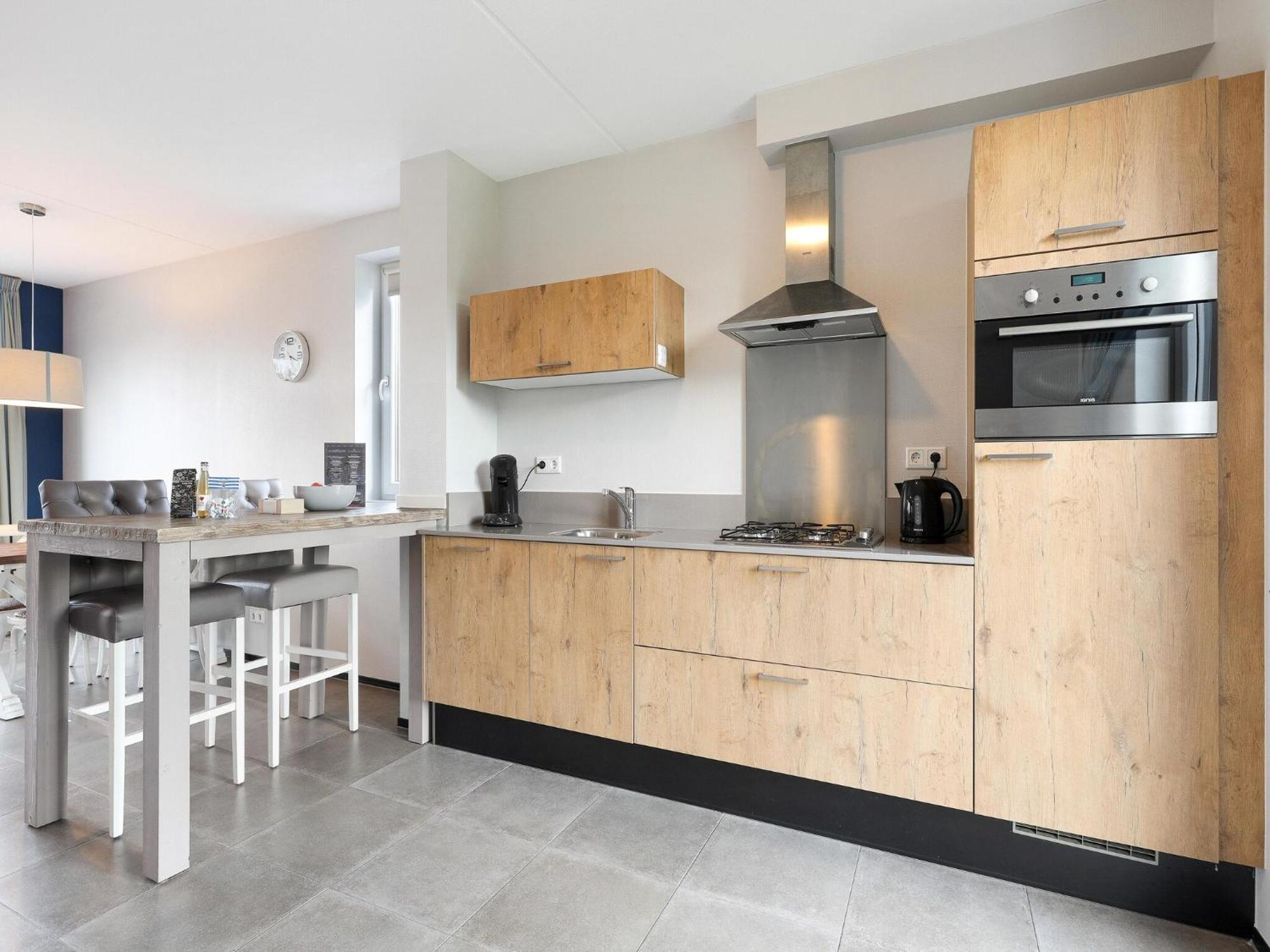 With 2 Bathrooms, 700 M From The Sea *