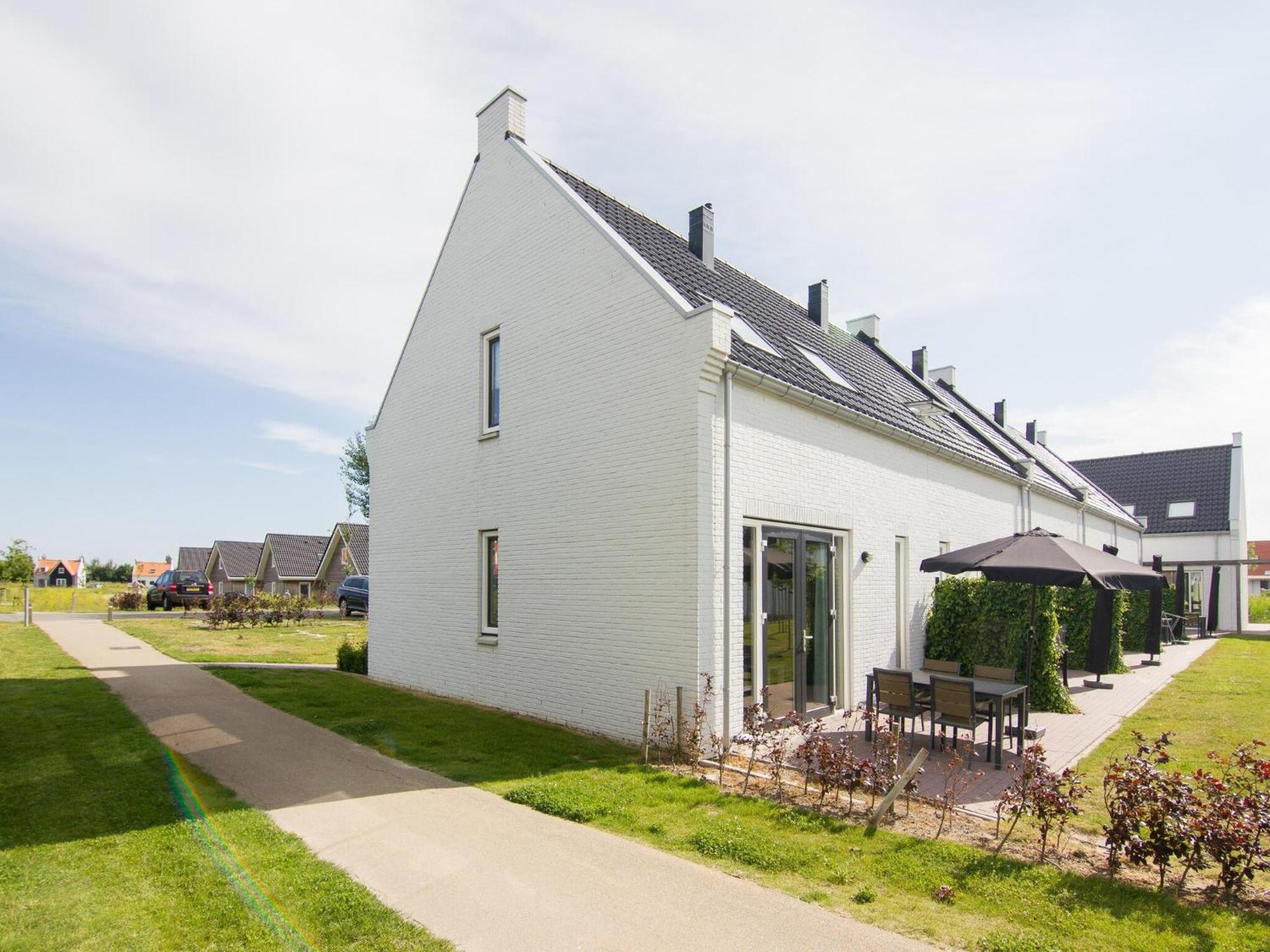 Vakantiehuis With 2 Bathrooms, 700 M From The Sea Nieuwvliet