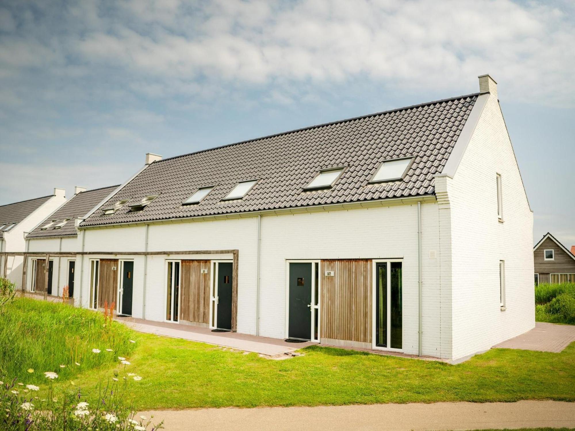 With 2 Bathrooms, 700 M From The Sea