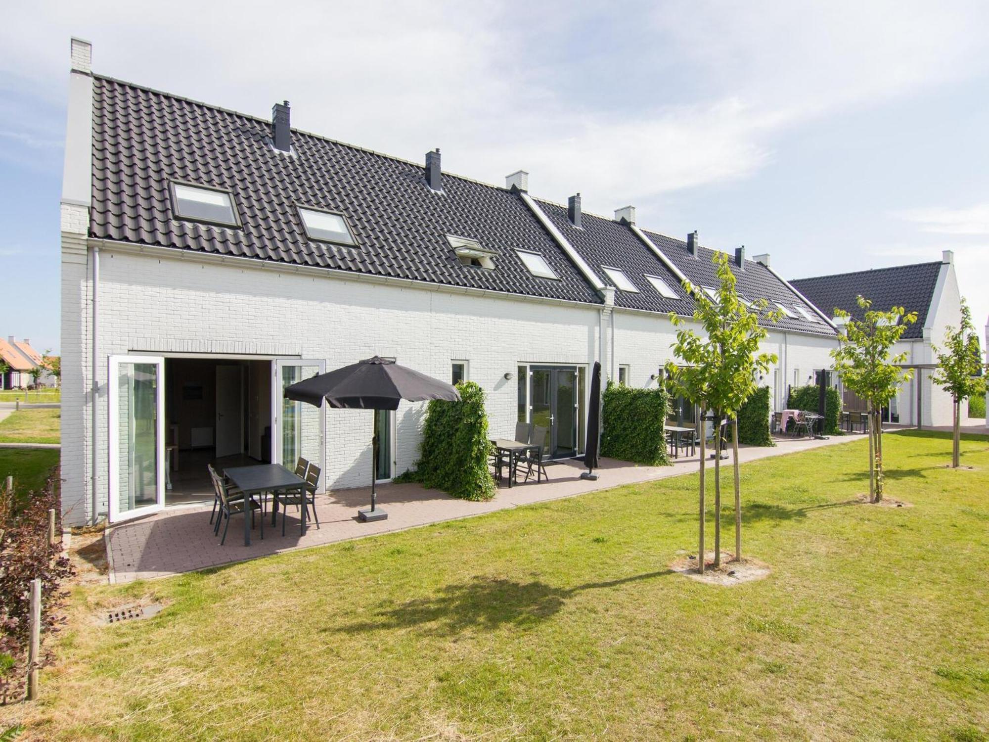 With 2 Bathrooms, 700 M From The Sea *