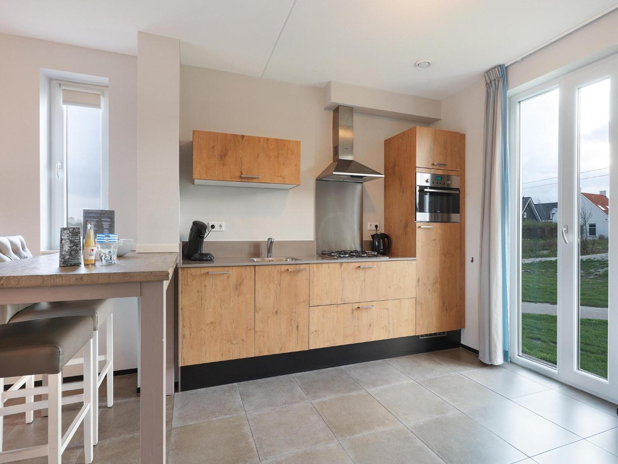 With 2 Bathrooms, 700 M From The Sea Nieuwvliet